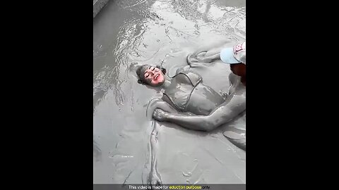 इसे कहते हैं नहाना | Colombia Volcano Mud Bath | Hot Lady 😍🥵