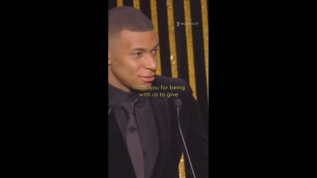 Kylian Mbappé au Cameroun Flore De Lille Veuve Joyeuse en raison match face à ue équipe de D2 annulé