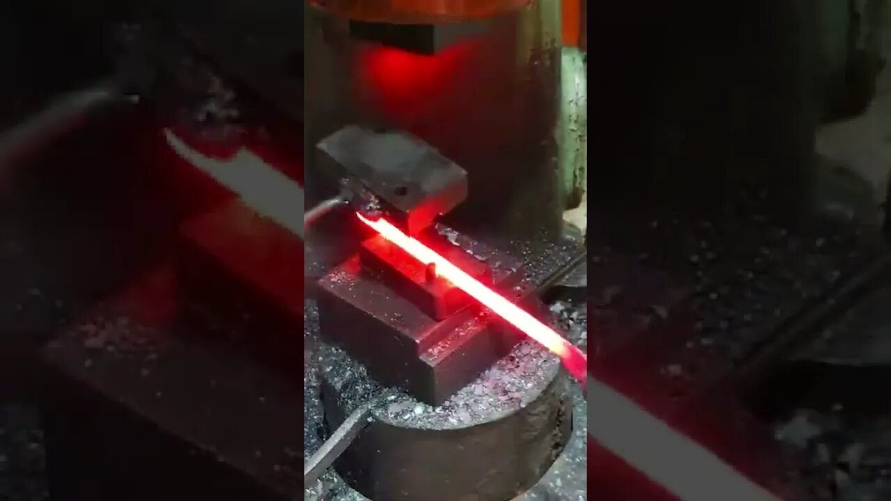 Blacksmith forging tongs #shorts #diy #blacksmith