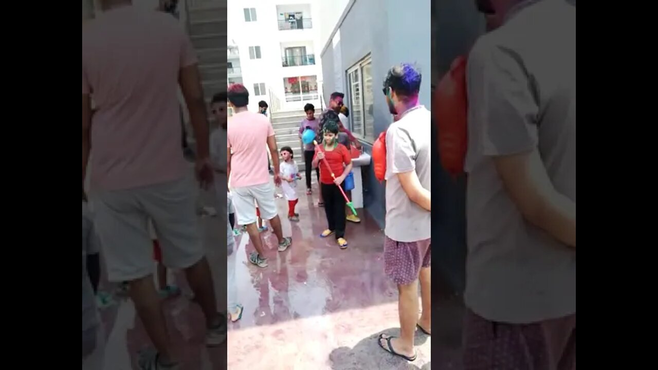 Holi ke samai ek khatarnaak khel #pichkari..