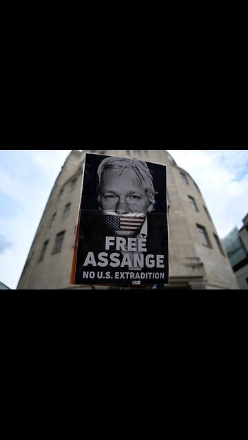 Mike Pompeo tried to assassinate Julian Assange - Tucker Carlson & Rosanne