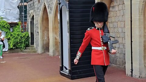 Windsor Castle staff have had enough of these tourist move back #windsorcastle