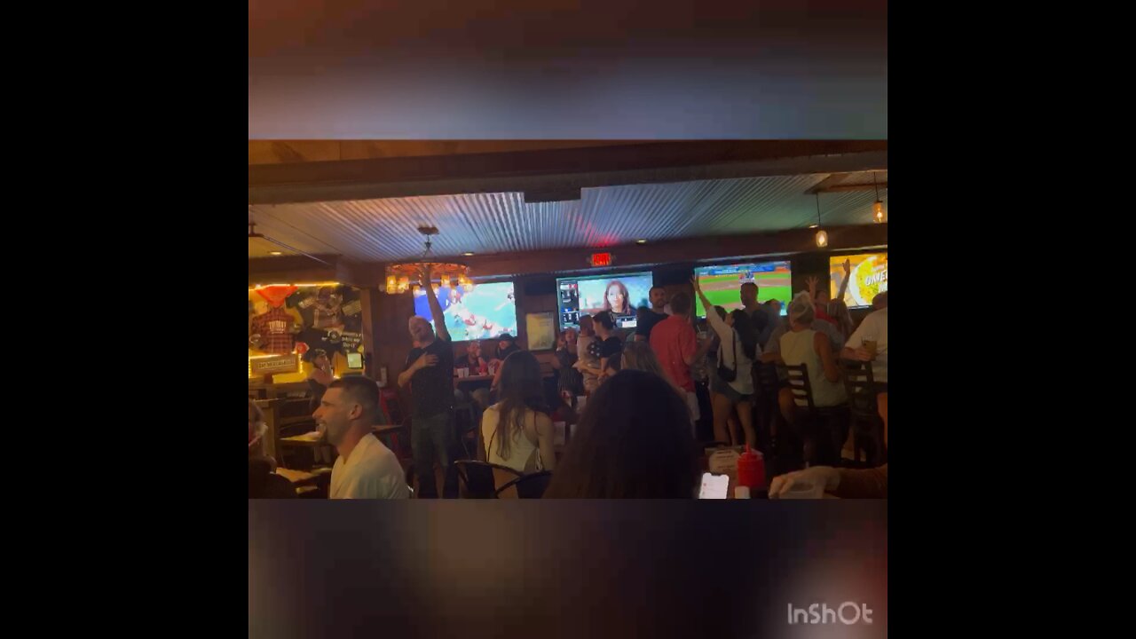 Based bar in New Hampshire sings Star Spangled Banner when band’s mic cuts out