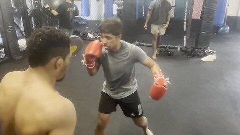 Mitt Work Boxing Combos with Analysis (Jose "Zezao Trator" Gomes MMA)