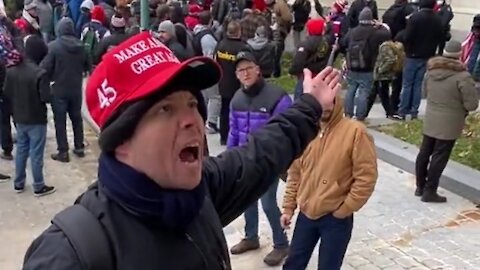 Trump Supporter Begs Capitol Police To Call For Backup While They Watch On