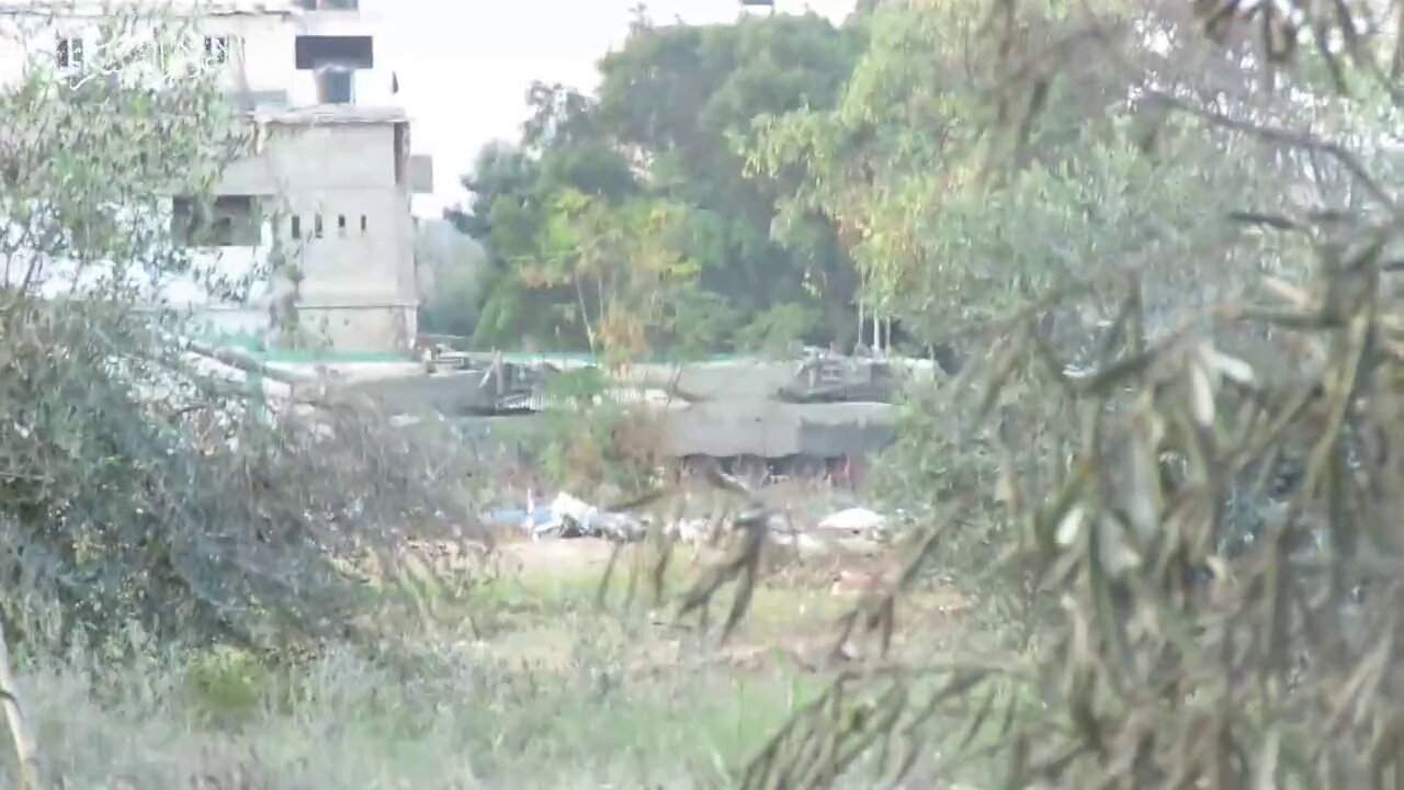 Al-Qassam fighters engaging Israeli tanks and infantry in the city of Beit Hanon