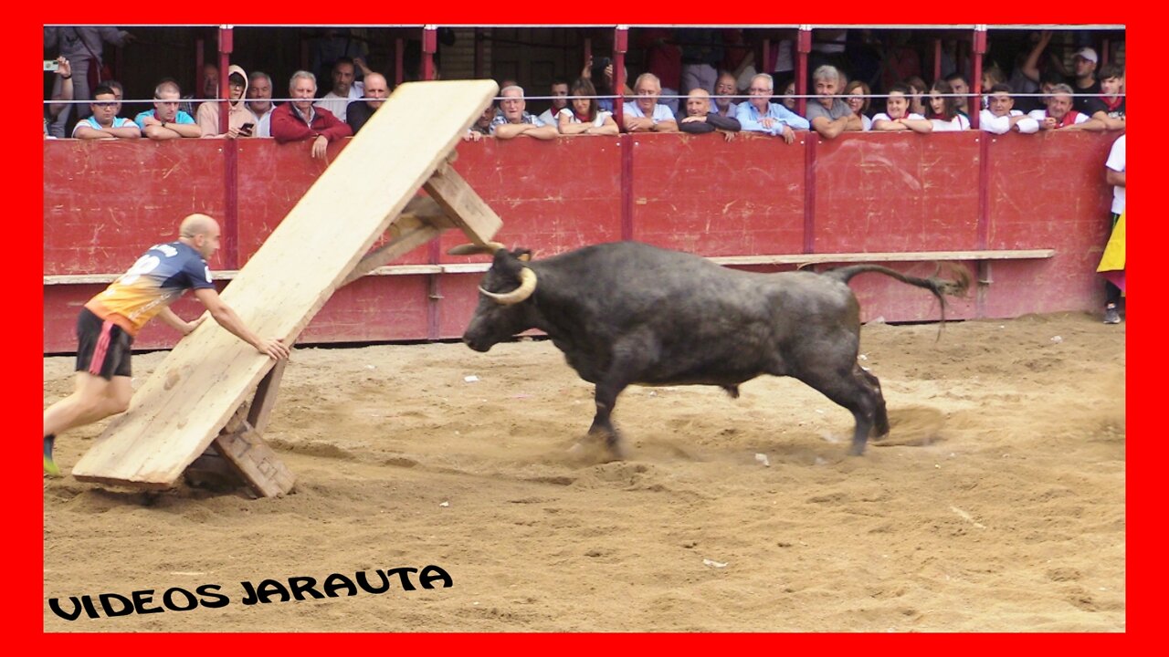 MURCHANTE ( NAVARRA ) TARDE VACAS PLAZA ( JUEVES 18 AGOSTO 2022 ) ADRIAN DOMINGUEZ