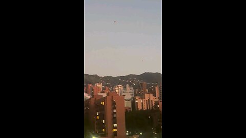 UAP caught on camera over Mid-size Skyscrapers.