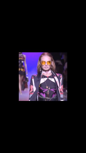 Romeestrijd in Eliesaab Spring/Summer 2017 FashionShow