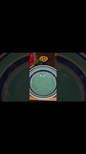 60-Second Organic | Panzanella Salad With Leftover Pizza Croutons #panzanella #pizza