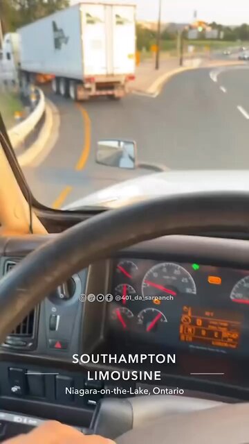 Vehicle in ditch in Niagara Falls