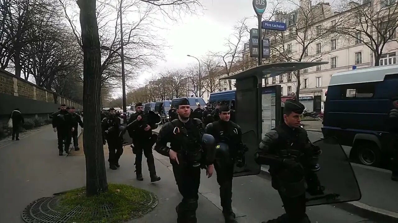 Manif du 12/03/22 Contre la hausse des prix EDF, gaz etc- Arrivée de la 🚨 👮🏻‍♀️ 👮🏽‍♂️ 🚔 🚔🚔