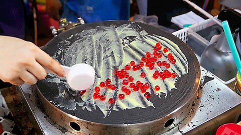 Thailand Street Food - SHOCKING BLACK CREPE Bangkok Dessert