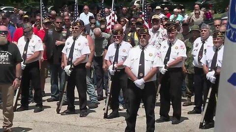 Hundreds of strangers show up for veteran's burial in Michigan