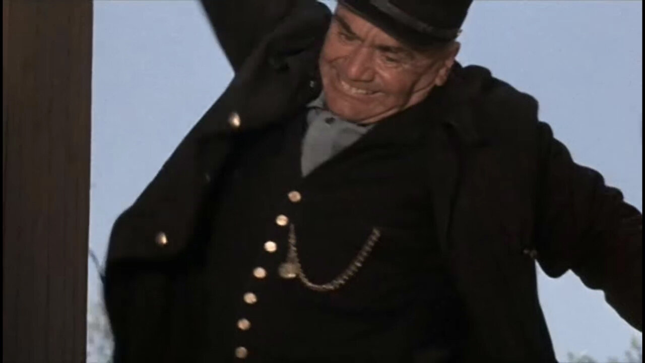 Ernest Borgnine in Emperor of The North | Kills hobo with sledge hammer