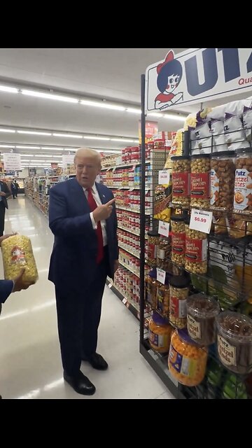 TRUMP❤️🇺🇸🥇🪽VISITS SPRANKLE’S🤍🇺🇸🏅🪽🏪🕺NEIGHBORHOOD MARKET💙🇺🇸🏅🪽🏪🕺⭐️