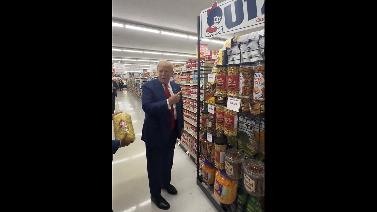 TRUMP❤️🇺🇸🥇🪽VISITS SPRANKLE’S🤍🇺🇸🏅🪽🏪🕺NEIGHBORHOOD MARKET💙🇺🇸🏅🪽🏪🕺⭐️