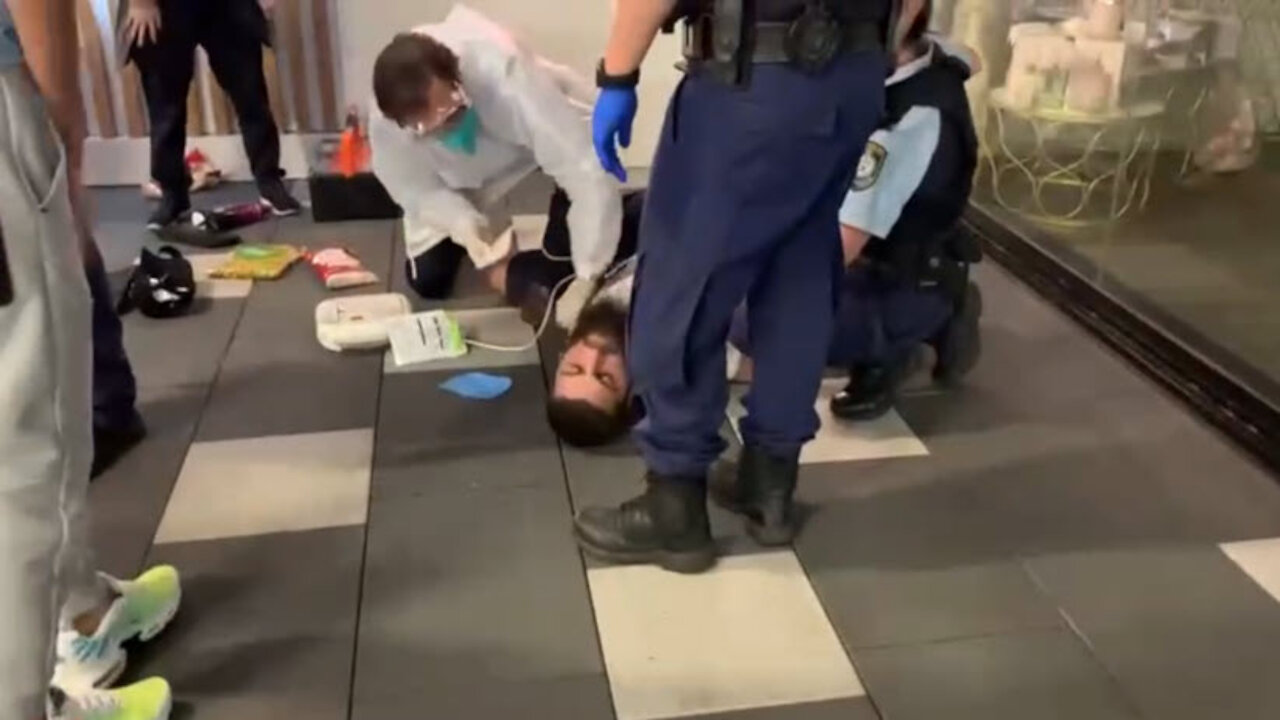 COMMISTRALIA: Man with medical mask exemption arrested then suffered from cardiac arrest