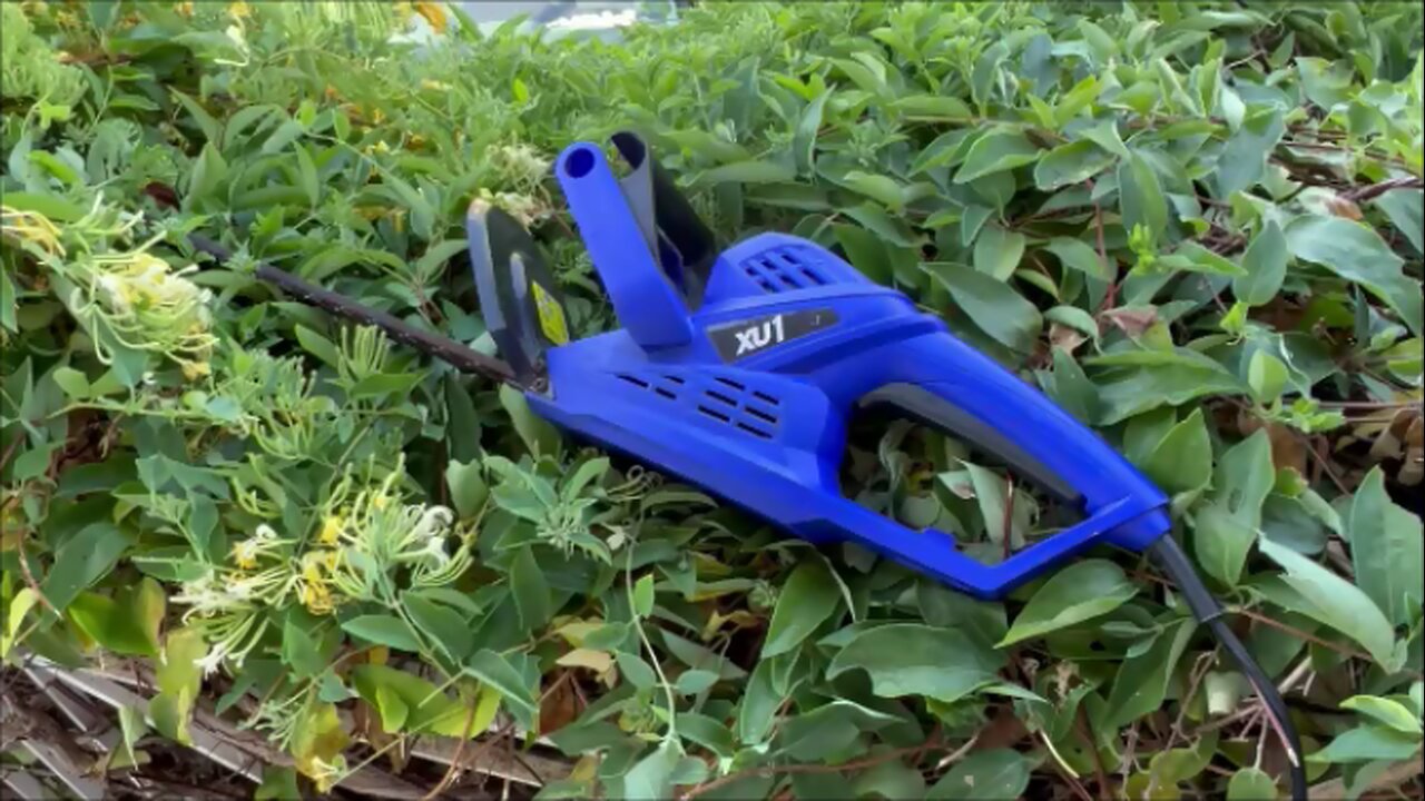 XU1 XHT450 Electric Hedge Trimmer