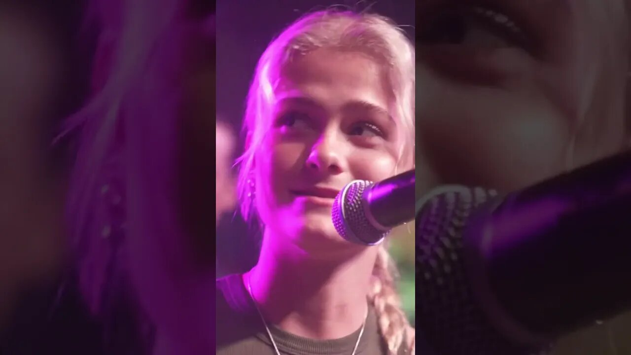 Darci Lynne A Ventriloquist Sang On Stage (via: darci lynne) #music #concert #ventriloquist