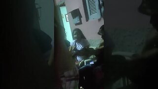 ela canta demais, alguém conhece?