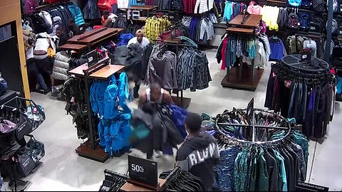 'Flash mob' shoplifters descend on Pleasant Prairie North Face store [VIDEO]