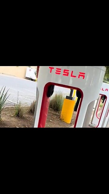 Tesla Supercharger station in the Bay Area hit by thieves with every charging cable cut