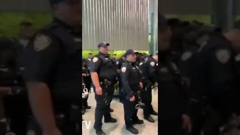 BLACKROCK HEADQUARTER IN NEWYORK HAS BEEN BREACHED BY A MOB OF PEOPLE WITH PITCHFORKS