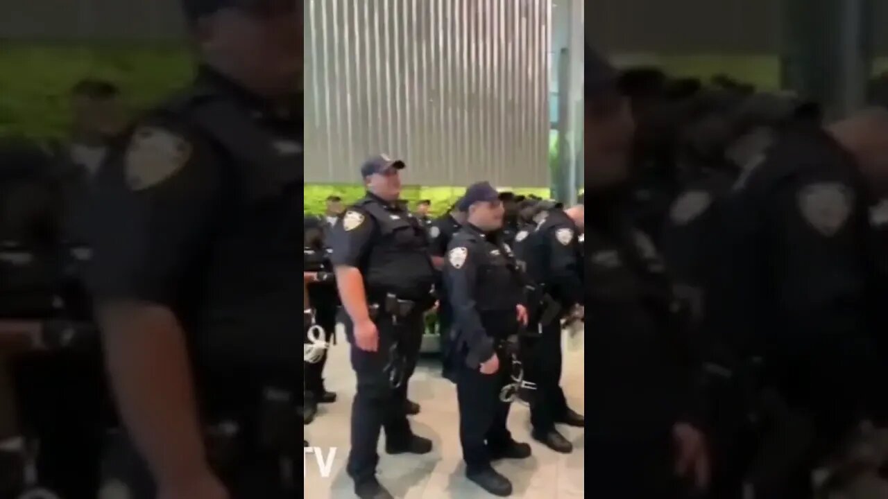 BLACKROCK HEADQUARTER IN NEWYORK HAS BEEN BREACHED BY A MOB OF PEOPLE WITH PITCHFORKS