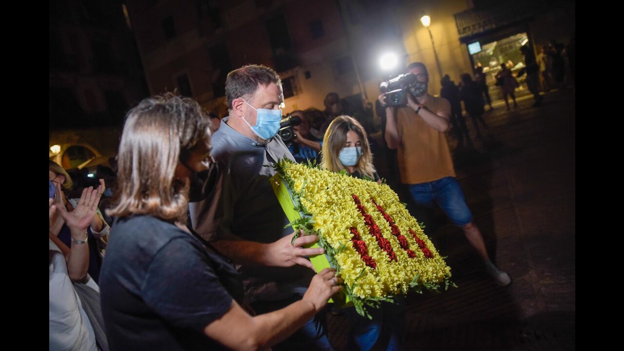 Junqueras abucheado y tachado de "traidor" (Botifler) por independentistas en Barcelona