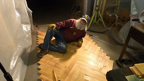 HERRINGBONE WOODWORKING DESIGN TIPS for Beginners..Planing and routeing boards herringbone pattern