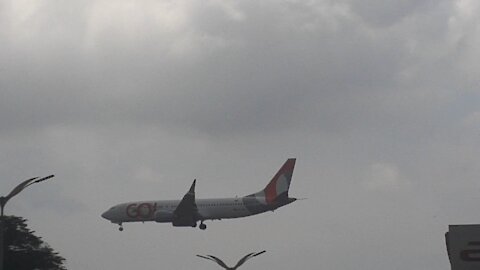 Boeing 737 MAX 8 PR-XMR na aproximação final antes de pousar em Manaus vindo de Brasília