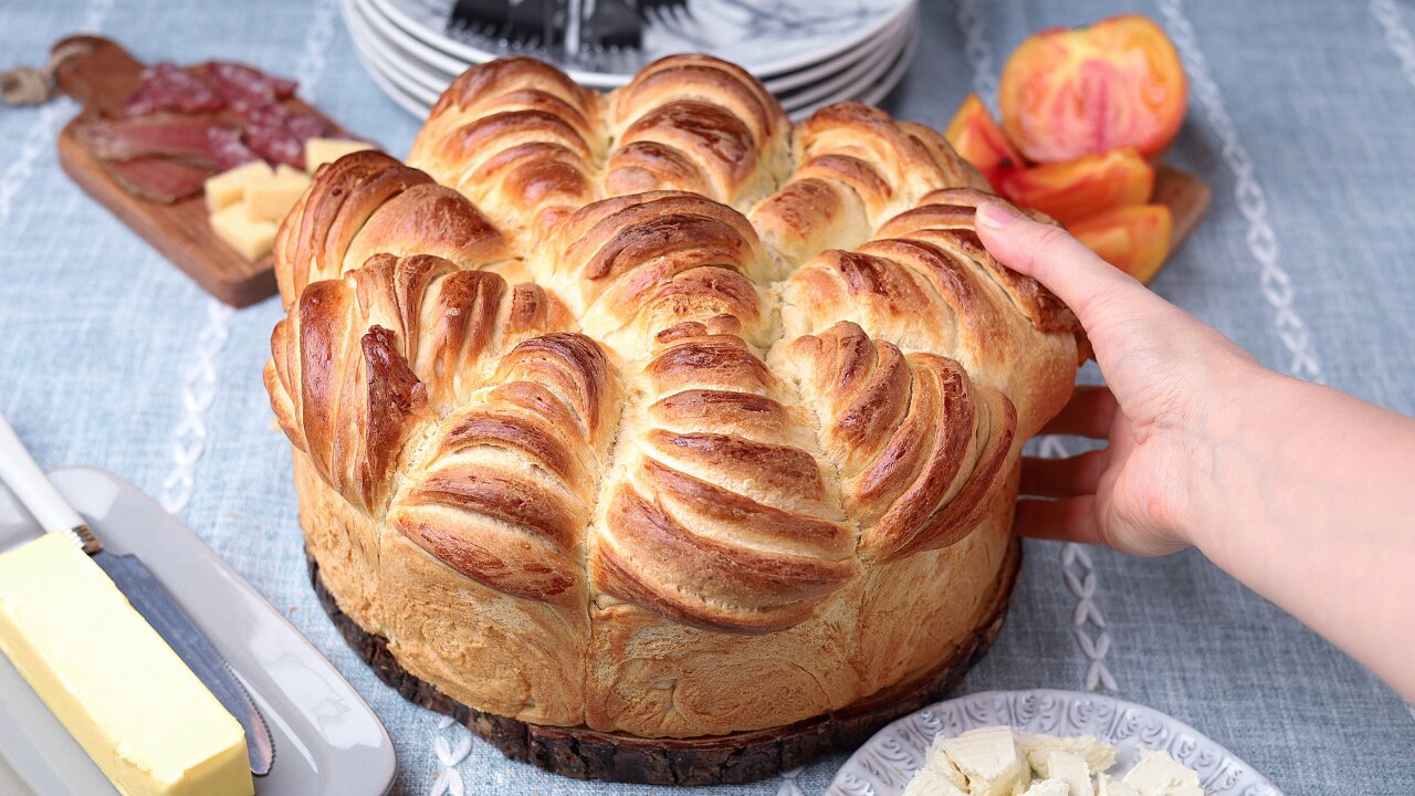 This is the Best Bread you Will Ever Eat! Festive Bulgarian Bread With Buttery Layers