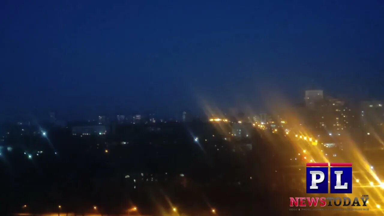 Ukrainian Tochka U(s) Over and landing On Donetsk Suburbs