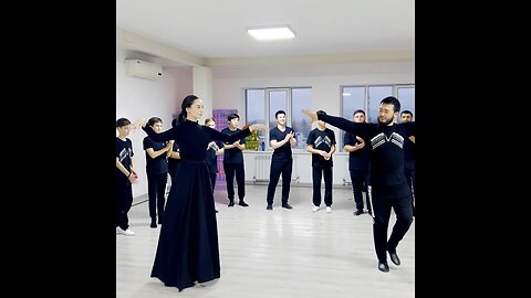 Новая Чеченская лезгинка 2023. Кавказские танцы. Шамиль Идрисов Хаза йо1 Хьо Хьена Ю, 2023.