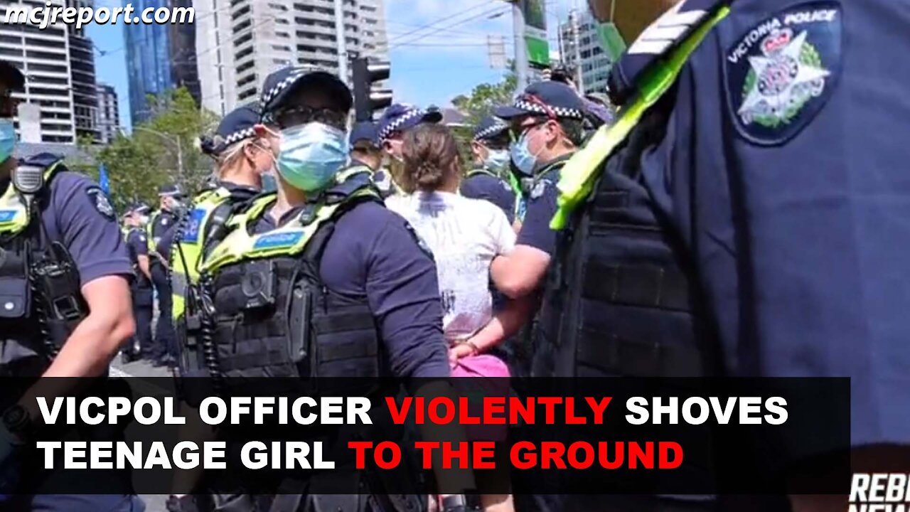 Victoria Police officer assaults teenage girl