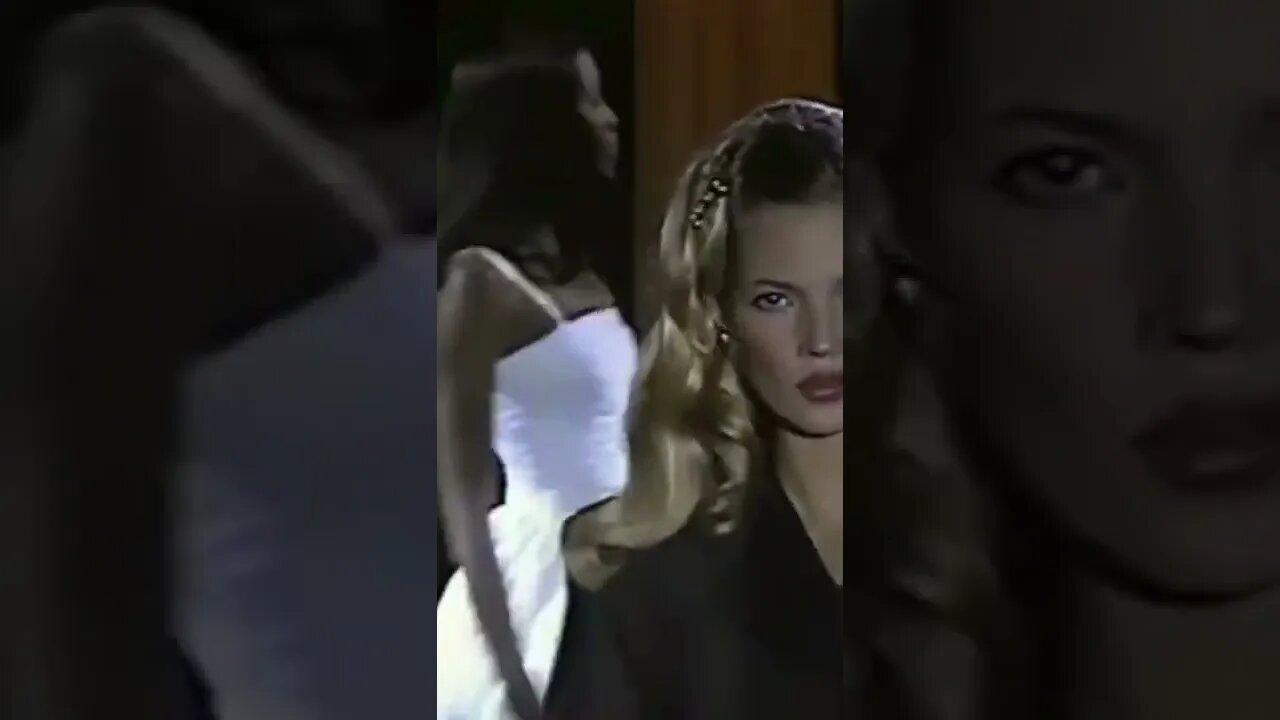 Katemoss in GianniVersace Spring/Summer 1995 FashionShow