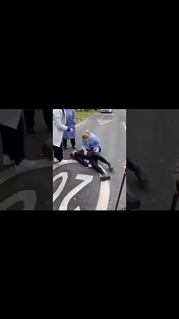 Сбившая человека говорит по телефону. В это время на месте было Щёлковское ТВ.