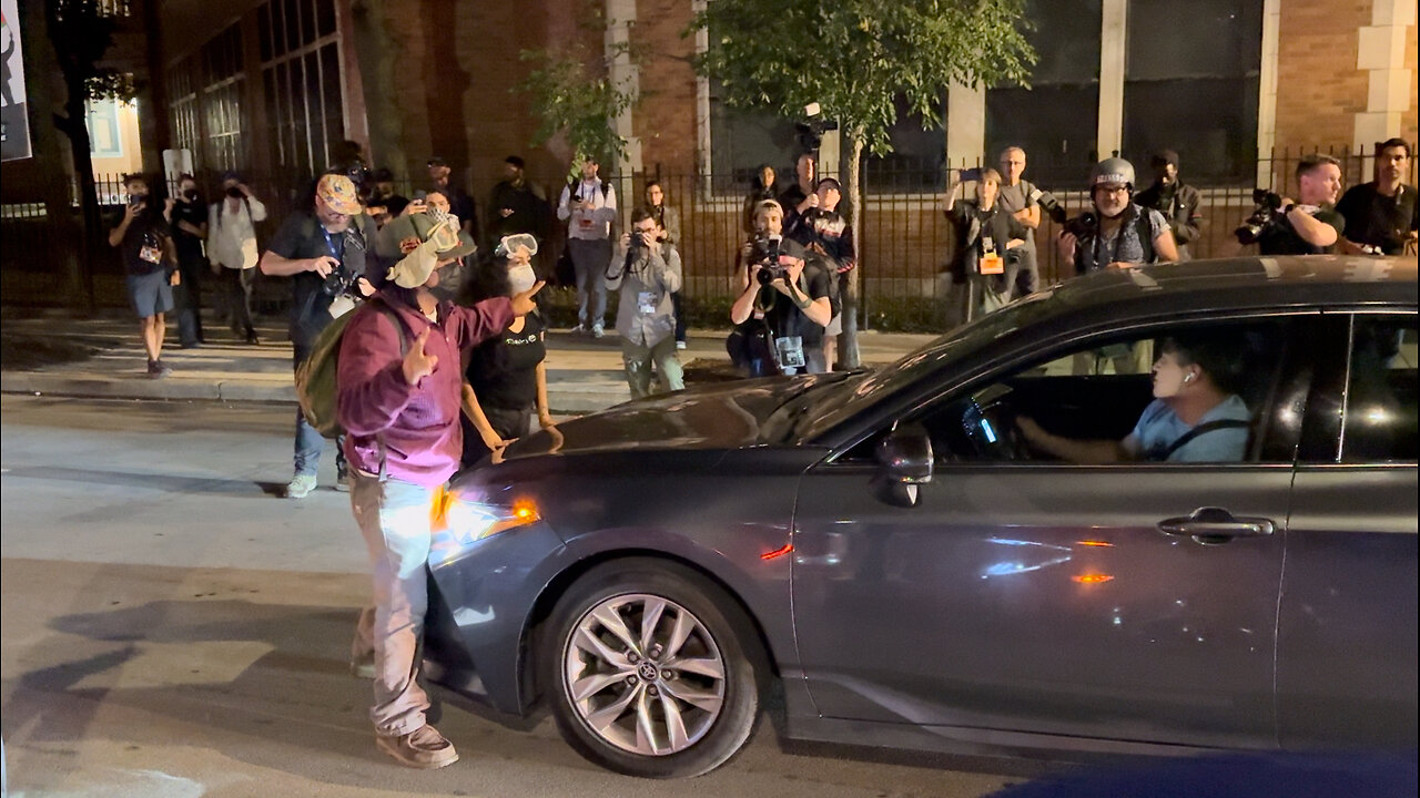 Protesters BLOCK Drivers in Chicago, Ask Them If They Support Palestine