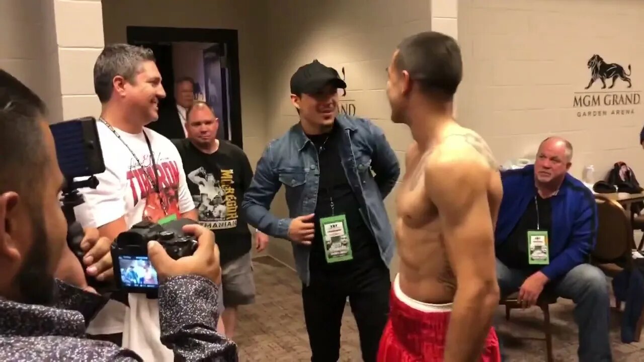 Teofimo Lopez visits Andy Vences before his fight