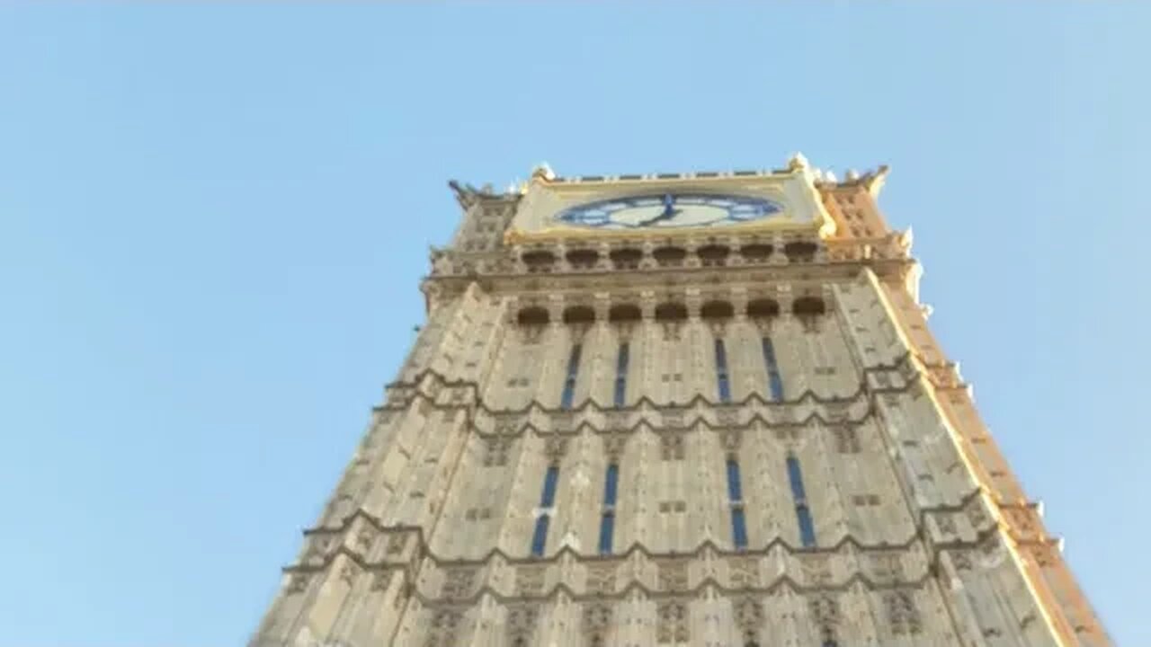 Standing next to Elizabeths Tower while Big Ben Chimes￼