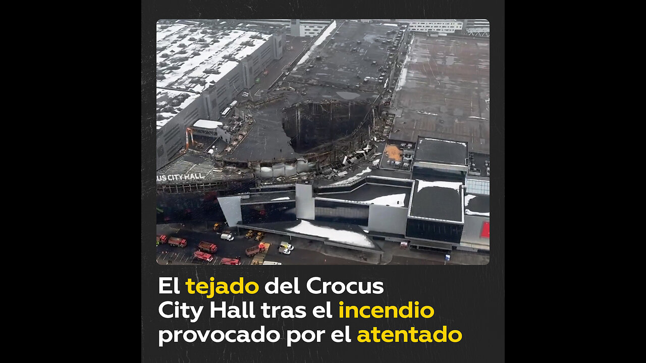 Vista aérea del tejado derrumbado del Crocus City Hall tras el incendio masivo y el tiroteo mortal