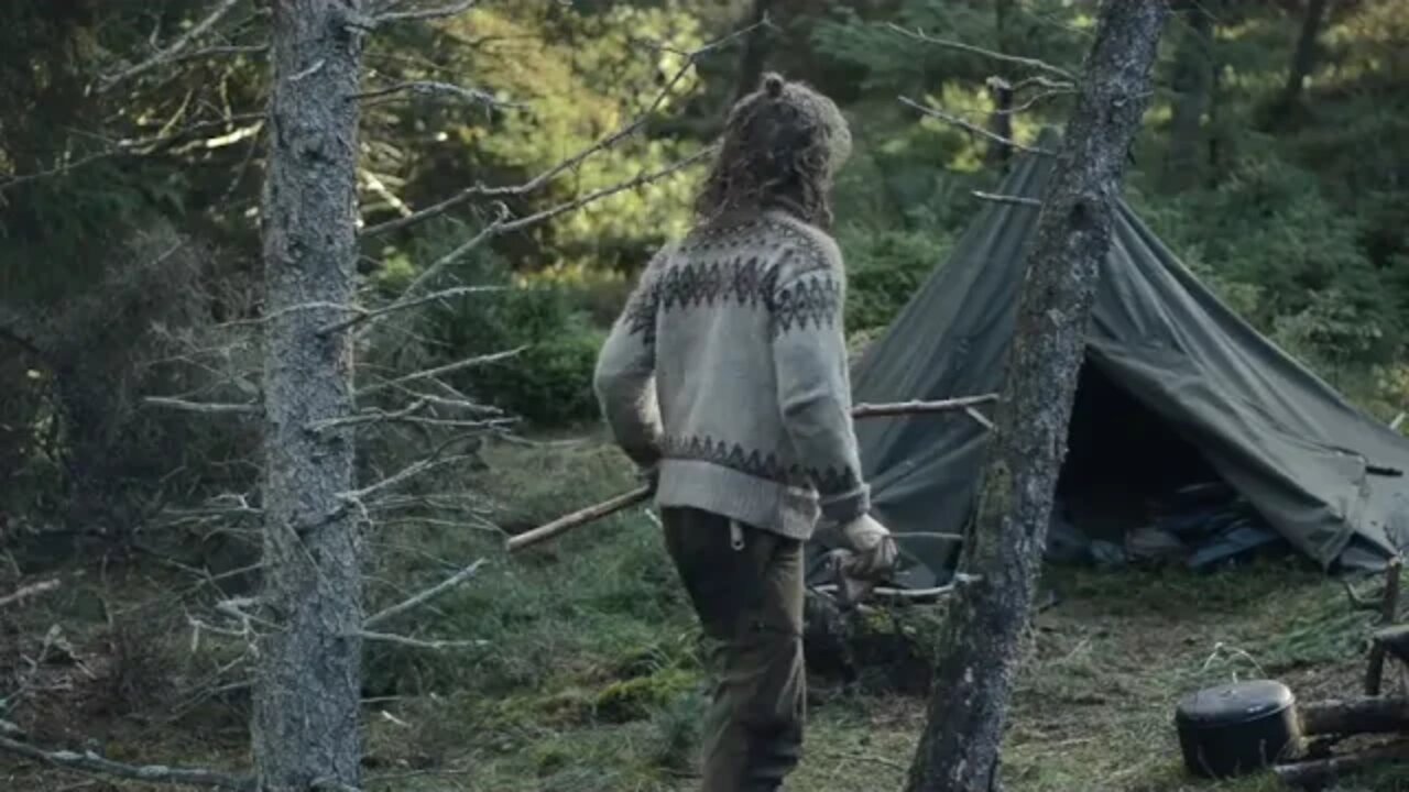 6 days solo bushcraft canvas lavvu, bow drill, spoon carving, Finnish axe !! 19