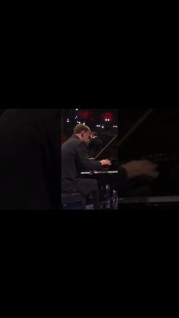 when someone makes the piano look easy...