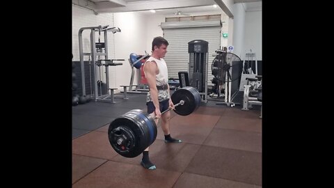 5 Months of deadlift progress in 5 seconds. 160-200kg/353lb-440lb