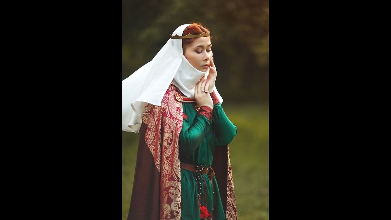 English Women headscarf's (1901 rare footage)