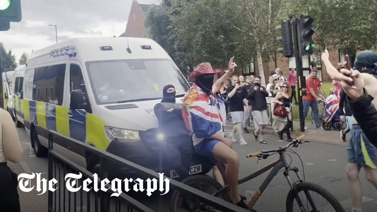 Southport stabbings: Protesters set fire to a car in Sunderland | NE