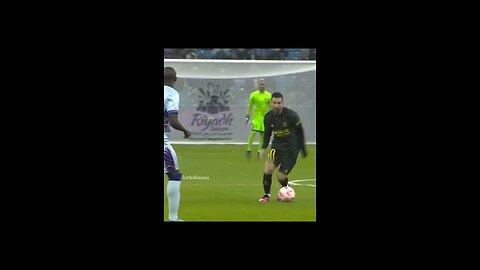 Messi hit ball to ronaldo