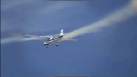 Experience in the Desert - Mysterious Airplane Dumps Chemical Mist on Convertible