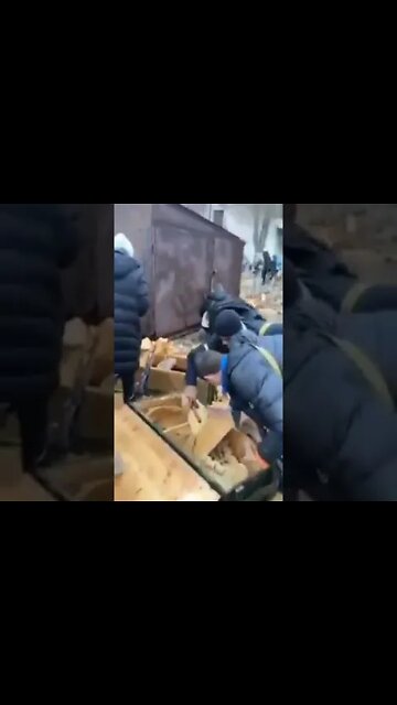 Ukraine War - Brave Ukraine Civilians Take up Arms